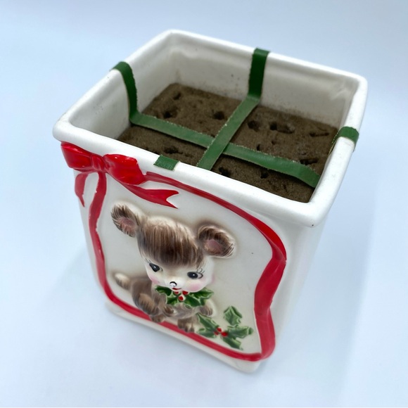 Rare Vintage 1960's Lefton Christmas Bear Holly Red Ribbon Ceramic Planter Vase - Picture 3 of 16